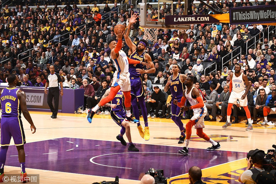 德约造访利雅得新月，与内马尔合影并获赠10号球衣