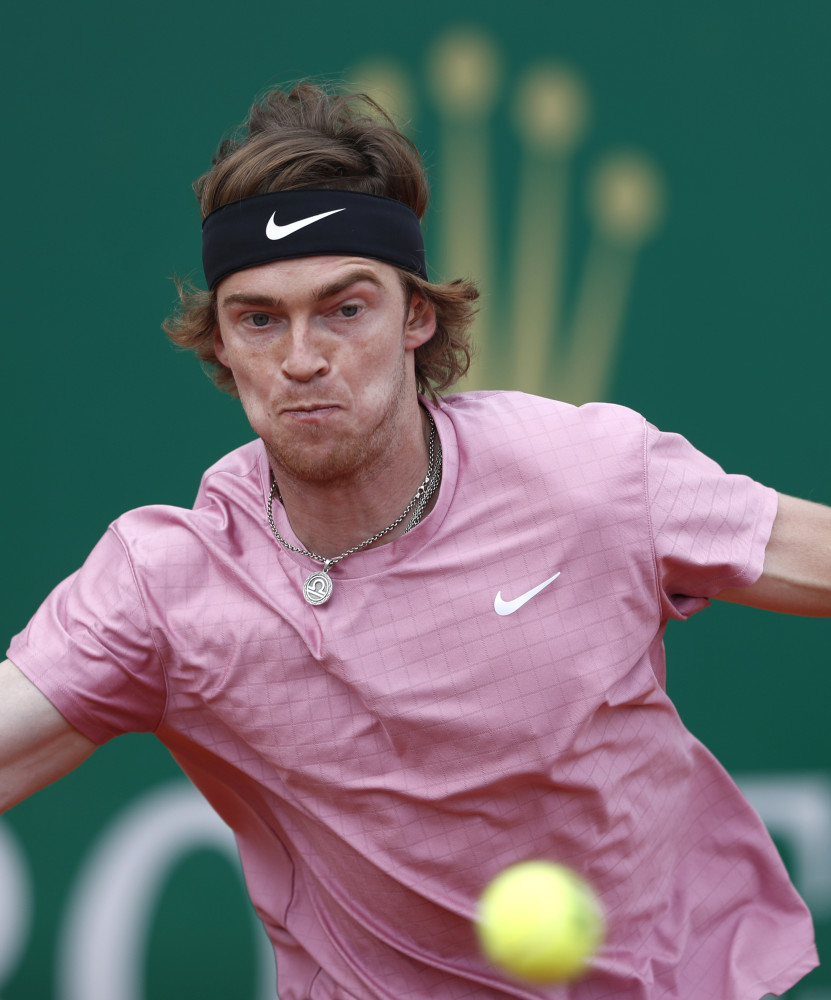 为球队后防 为球队后防